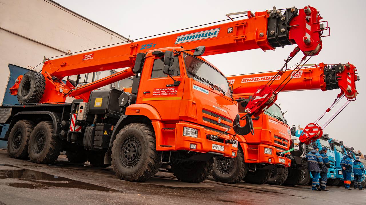 В парк коммунальной техники АО «Объединённый коммунальный оператор» поступило 12 новых спецмашин