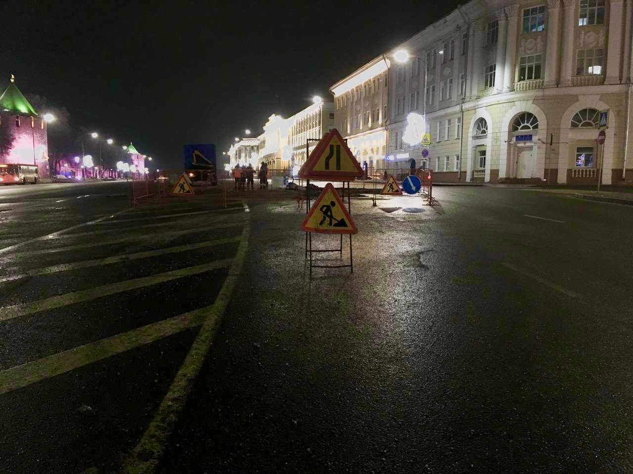 Бригада АО «Нижегородский водоканал» устранила утечку на площади Минина